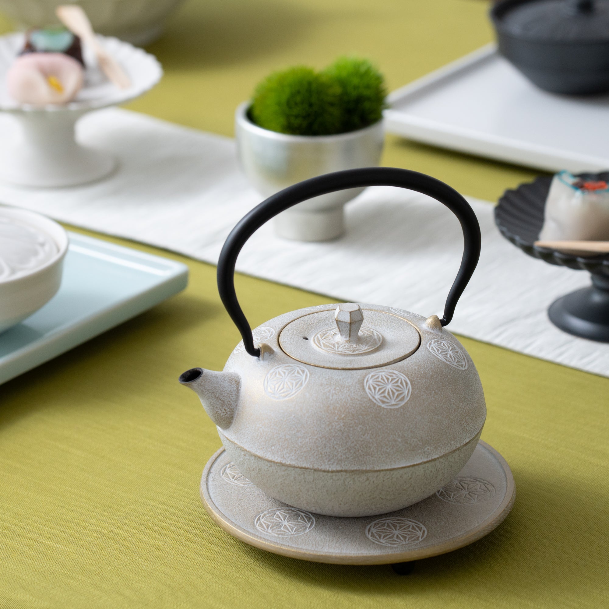 Seven Stars Nambu Ironware Cast Iron Teapot with Trivet 20.3oz(600ml) - MUSUBI KILN - Handmade Japanese Tableware and Japanese Dinnerware