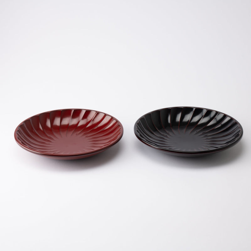 https://musubikiln.com/cdn/shop/products/streamlined-chrysanthemum-yamanaka-lacquerware-deep-plate-musubi-kiln-handmade-japanese-tableware-and-japanese-dinnerware-228383_800x.jpg?v=1658243784