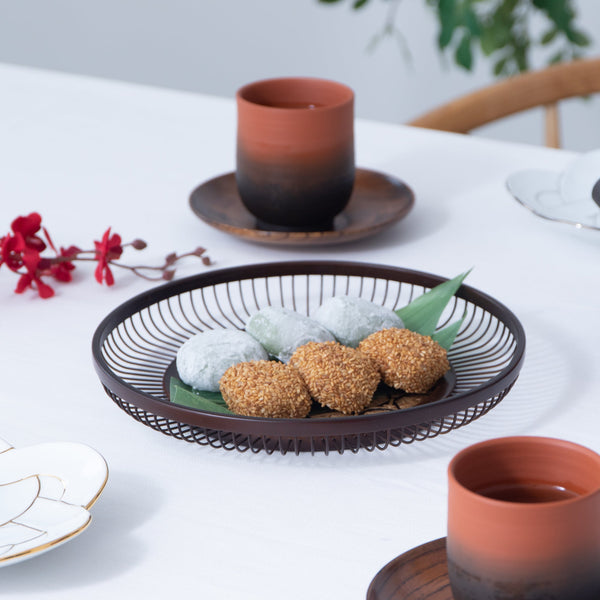 https://musubikiln.com/cdn/shop/products/suian-suruga-bamboo-basketry-small-tray-musubi-kiln-handmade-japanese-tableware-and-japanese-dinnerware-111675_600x.jpg?v=1658418837