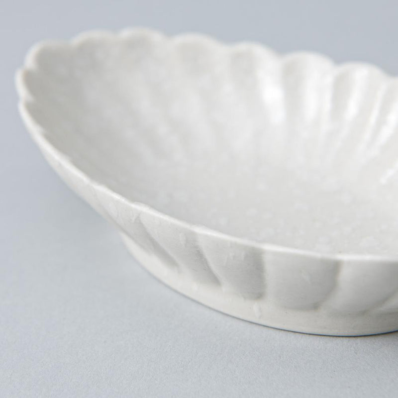 White Chrysanthemum Hasami Oval Sauce Plate - MUSUBI KILN - Handmade Japanese Tableware and Japanese Dinnerware