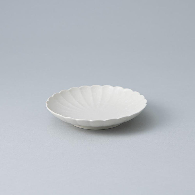 White Chrysanthemum Hasami Plate 5.8in - MUSUBI KILN - Handmade Japanese Tableware and Japanese Dinnerware