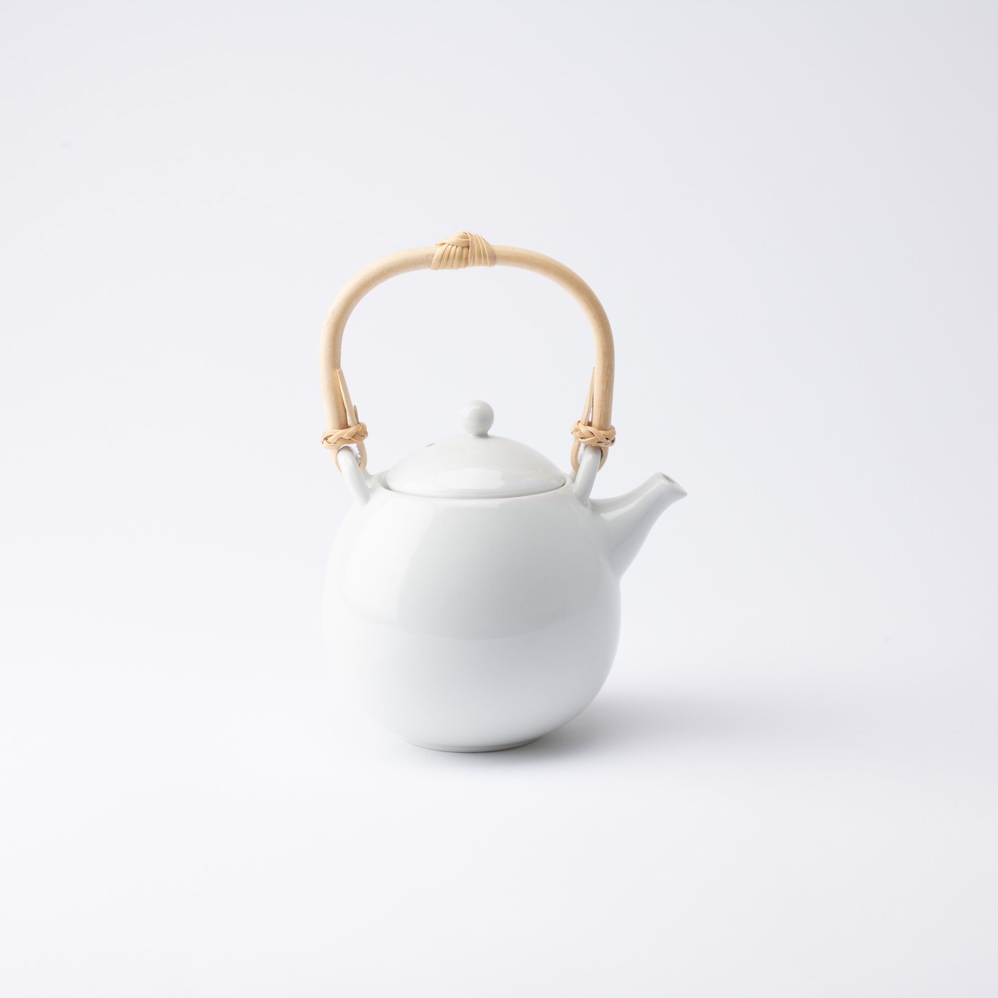 White Porcelain Mino Ware Japanese Teapot 15.9oz(470ml) - MUSUBI KILN - Handmade Japanese Tableware and Japanese Dinnerware