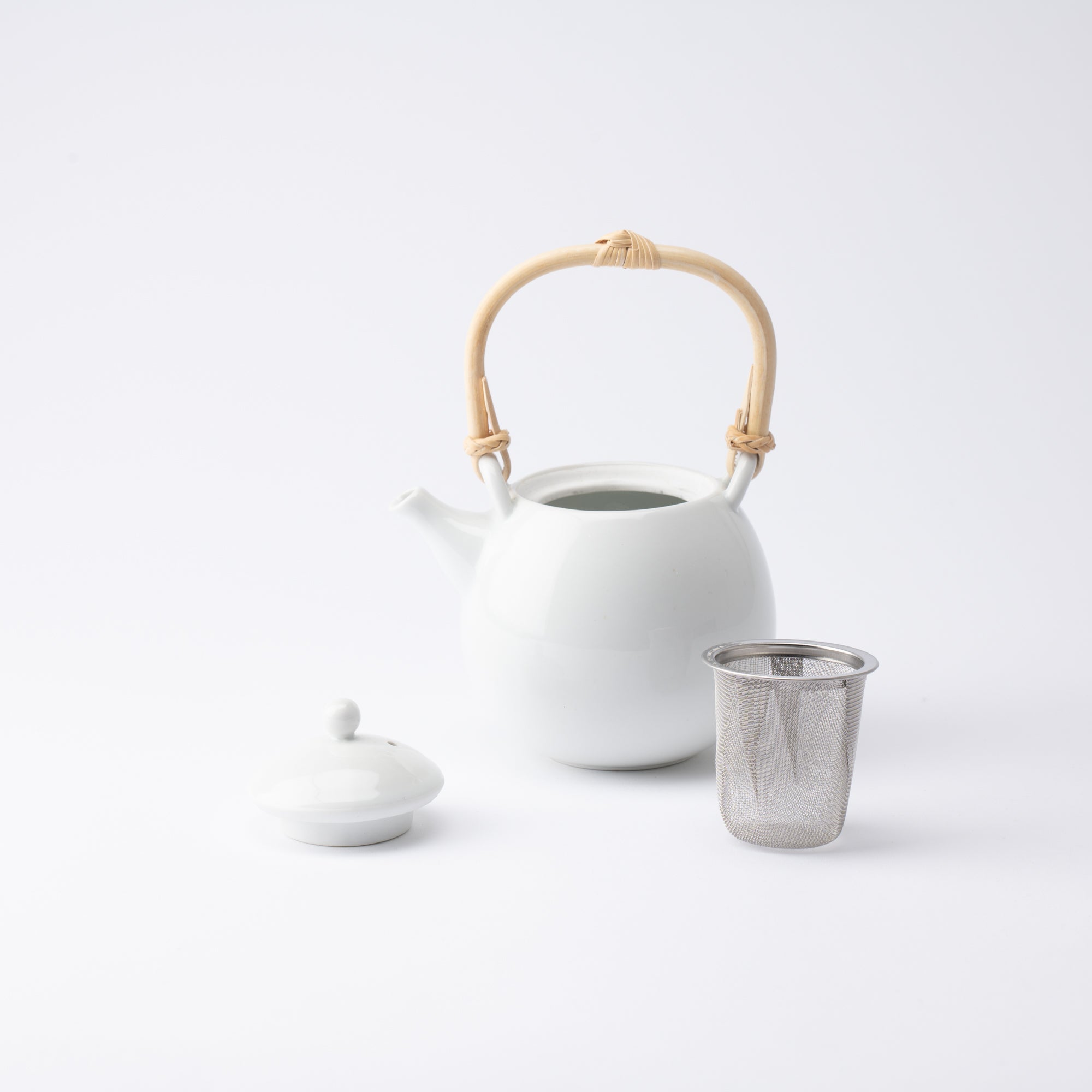 White Porcelain Mino Ware Japanese Teapot 15.9oz(470ml) - MUSUBI KILN - Handmade Japanese Tableware and Japanese Dinnerware