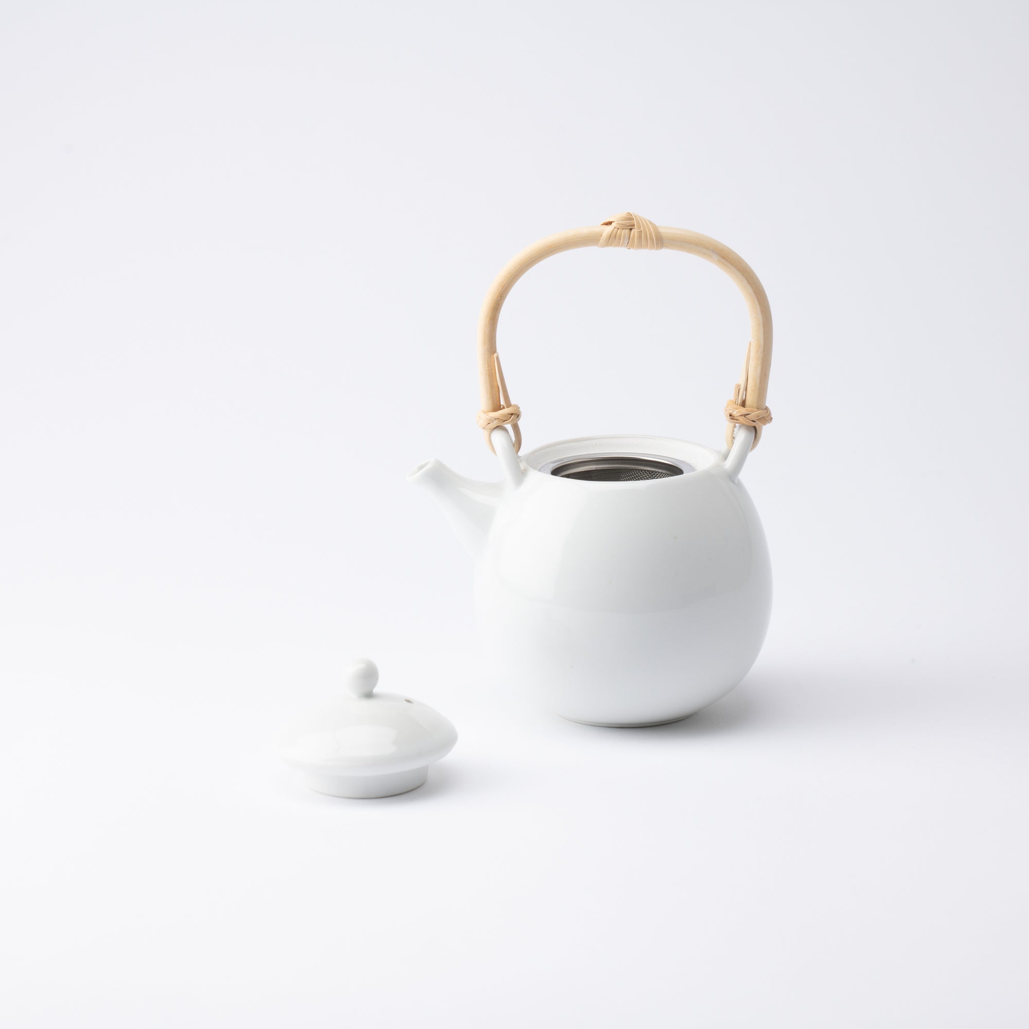 White Porcelain Mino Ware Japanese Teapot 15.9oz(470ml) - MUSUBI KILN - Handmade Japanese Tableware and Japanese Dinnerware