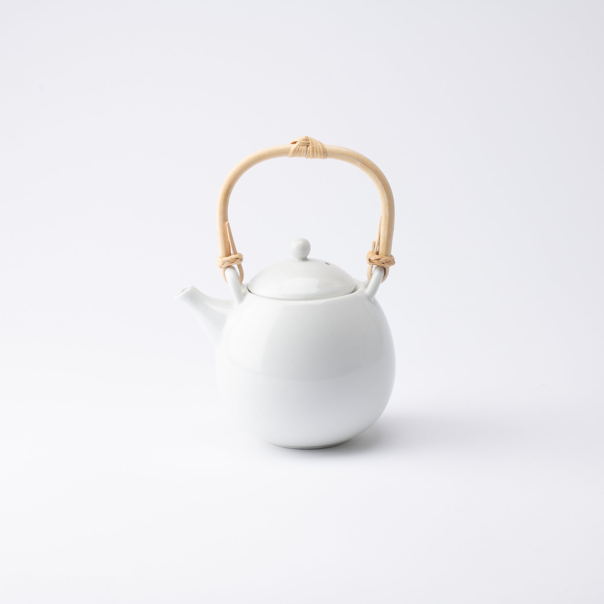 White Porcelain Mino Ware Japanese Teapot 15.9oz(470ml) - MUSUBI KILN - Handmade Japanese Tableware and Japanese Dinnerware