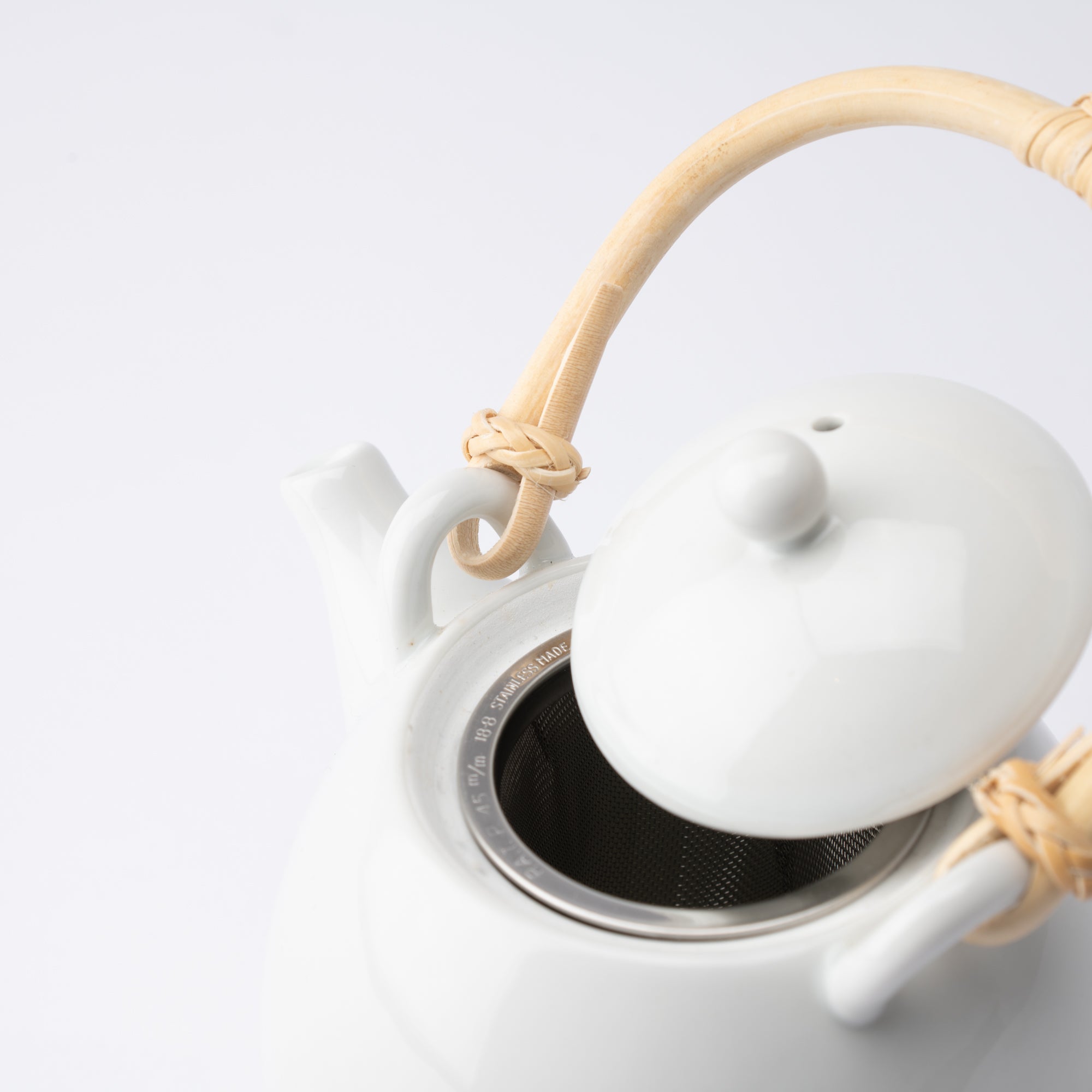 White Porcelain Mino Ware Japanese Teapot 15.9oz(470ml) - MUSUBI KILN - Handmade Japanese Tableware and Japanese Dinnerware